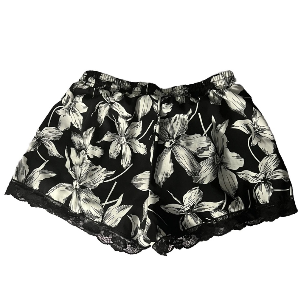 Mine Shorts Black & White Floral Print
